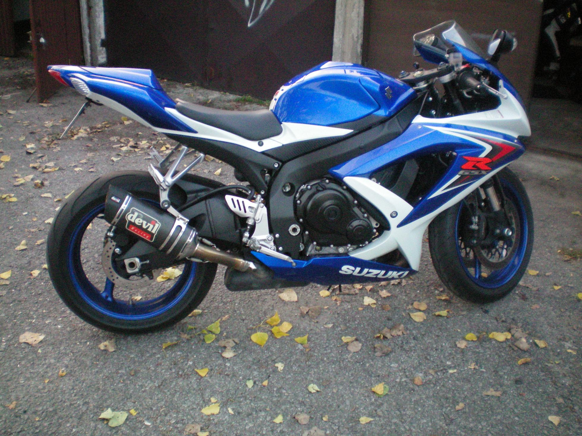 Сузуки GSXR 750 В гараже